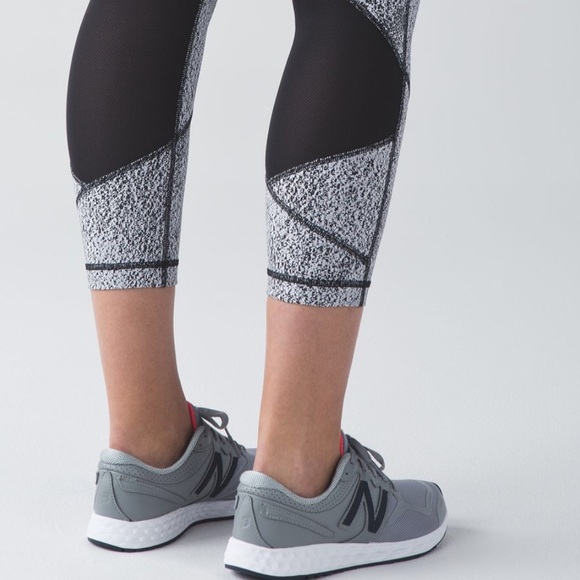 Lululemon Pace Rival Spray Jacquard white/black; 4 - Picture 4 of 8